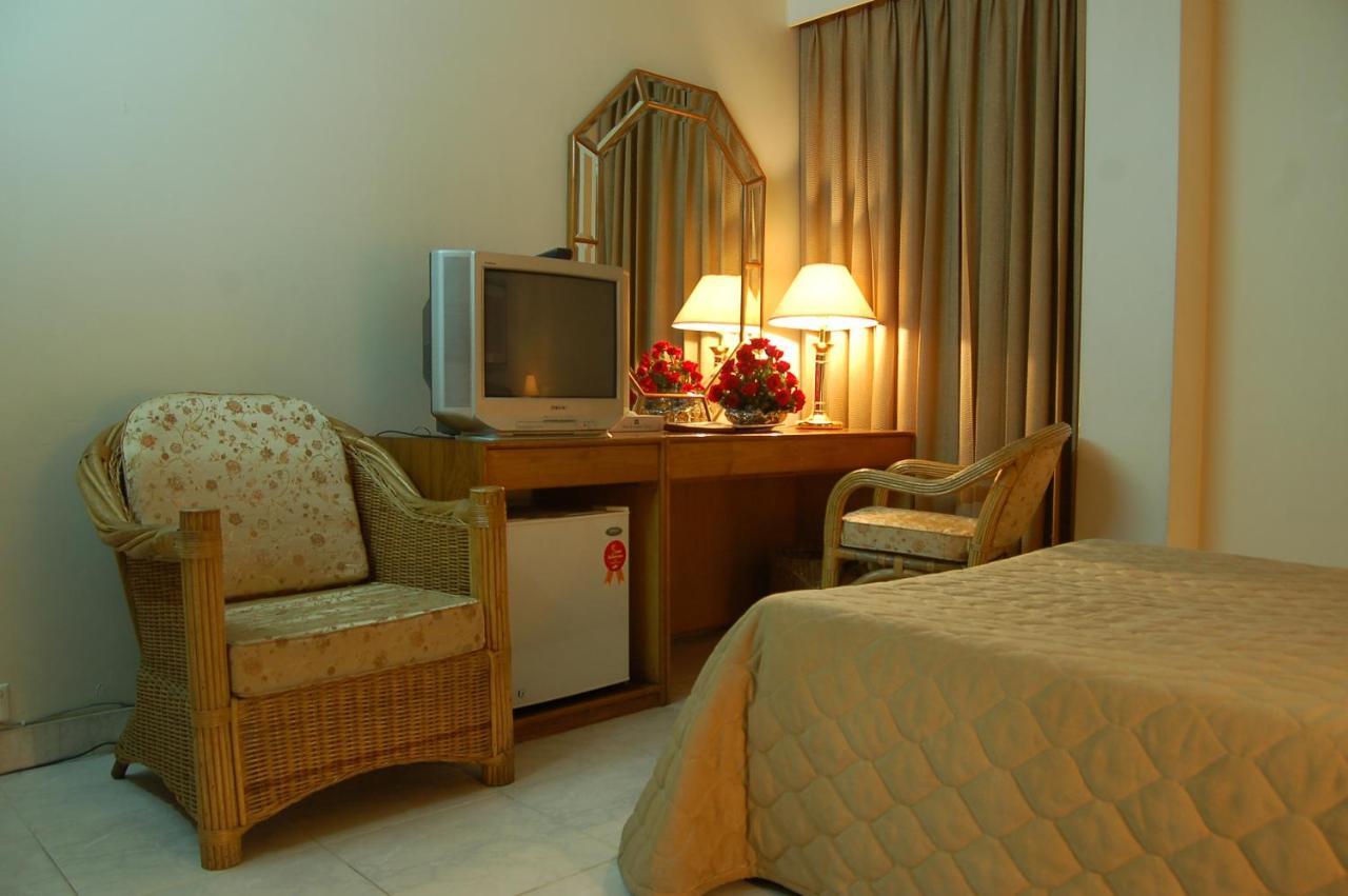 Hotel De Crystal Crown Dhaka Exterior foto