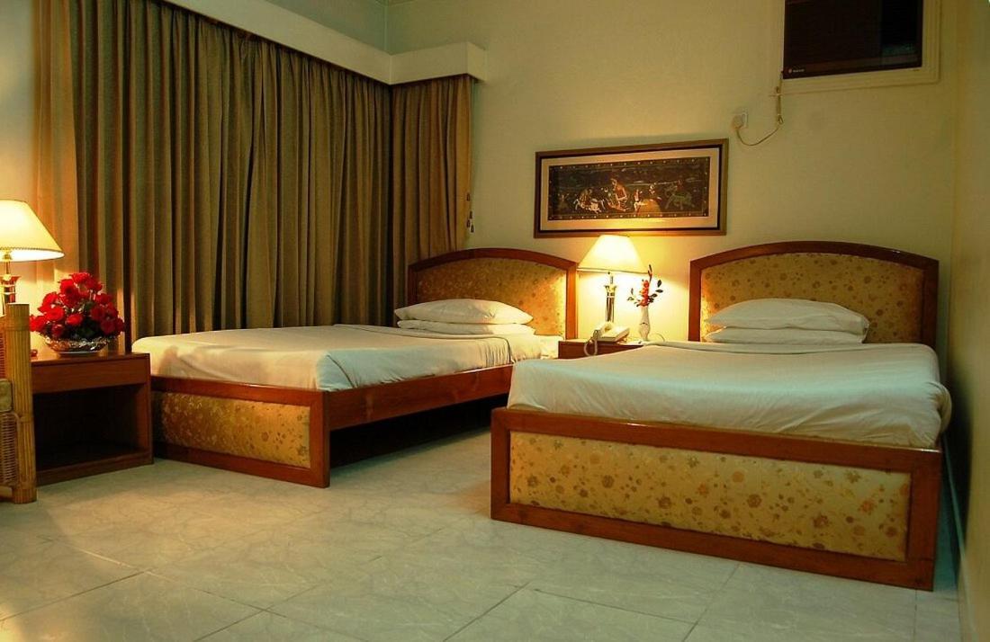 Hotel De Crystal Crown Dhaka Exterior foto