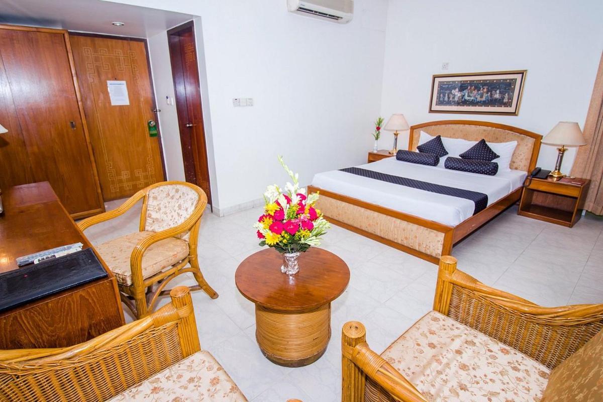 Hotel De Crystal Crown Dhaka Exterior foto