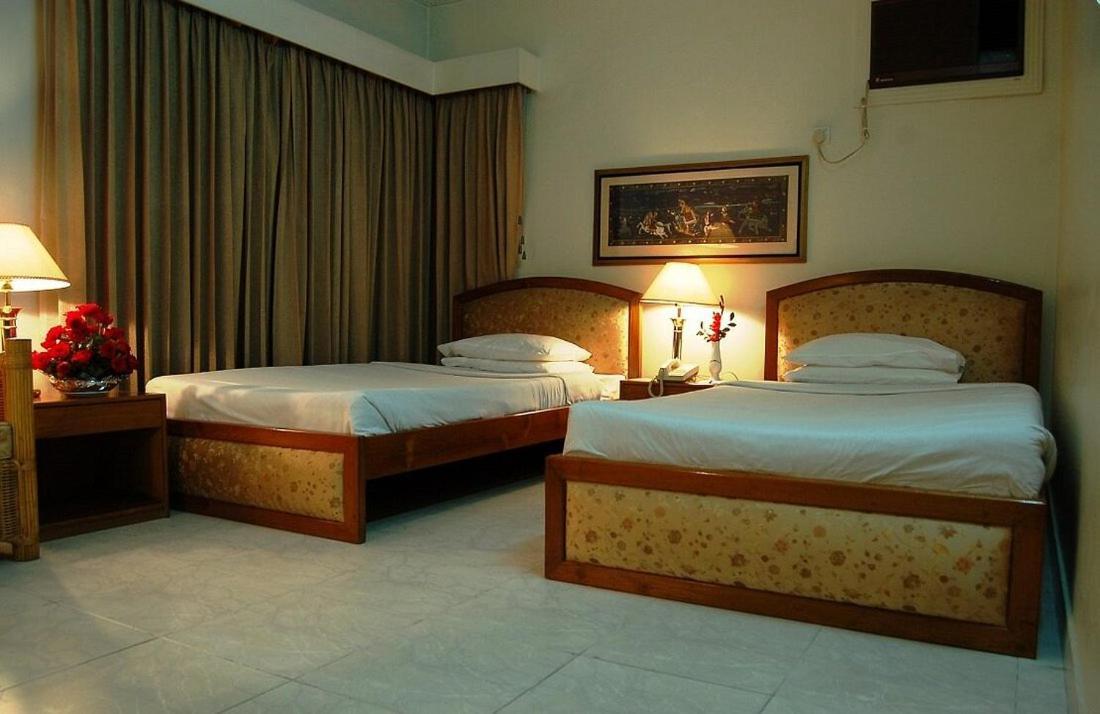 Hotel De Crystal Crown Dhaka Exterior foto