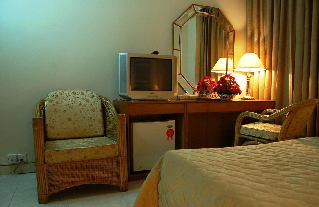 Hotel De Crystal Crown Dhaka Exterior foto